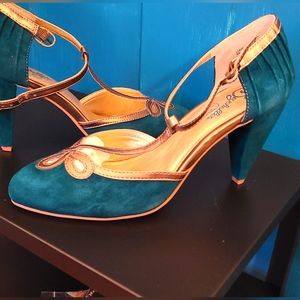 Seychelles suede pumps